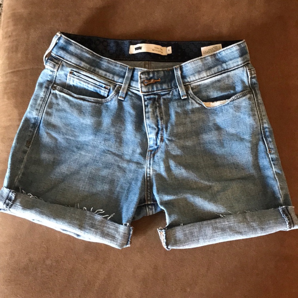 Cut off Levi jeans